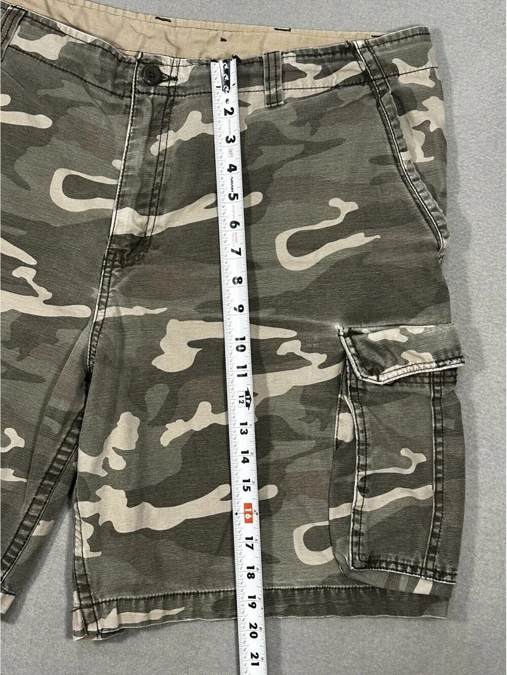 Faded Glory Mens Green Camouflage Multi Pockets Cargo Shorts SZ 42